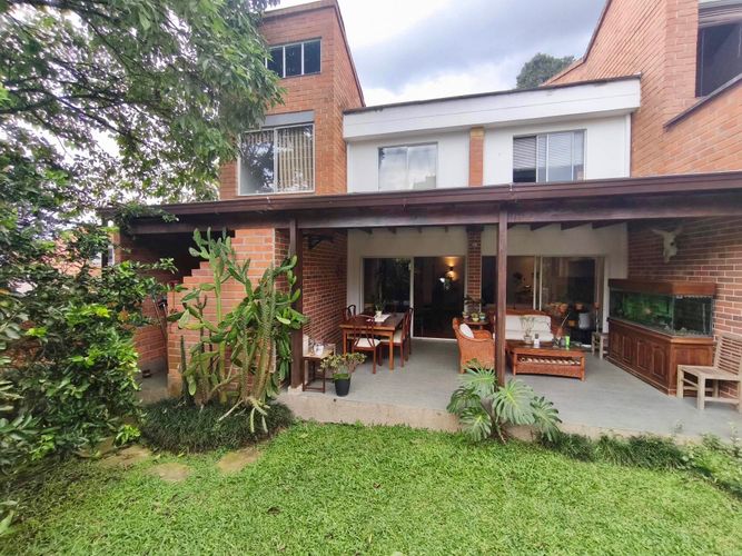 Casa de 3 alcobas en venta en El Poblado, Medellín, 200 m² · foto 9 de 24