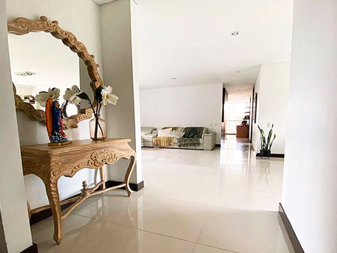 Apartamento de 3 alcobas en arriendo en El Poblado, Medellín, 164 m² · foto 3 de 13