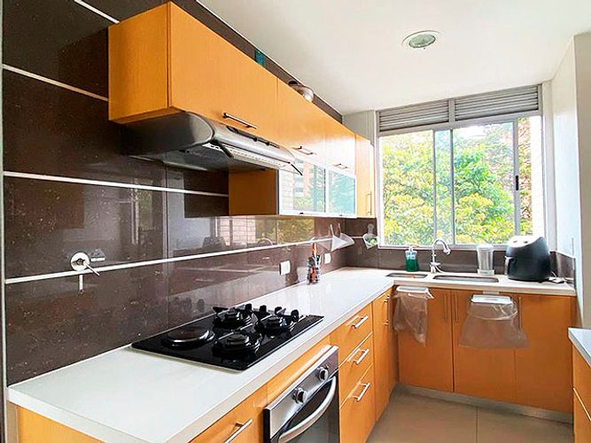 Apartamento de 3 alcobas en arriendo en El Poblado, Medellín, 164 m² · foto 5 de 13