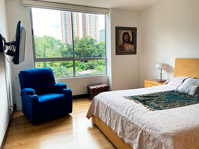 Apartamento de 3 alcobas en arriendo en El Poblado, Medellín, 164 m² · foto 8 de 13