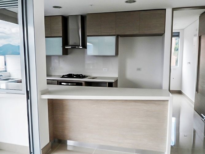 Apartamento de 3 alcobas en arriendo en El Poblado, Medellín, 140 m² · foto 2 de 16