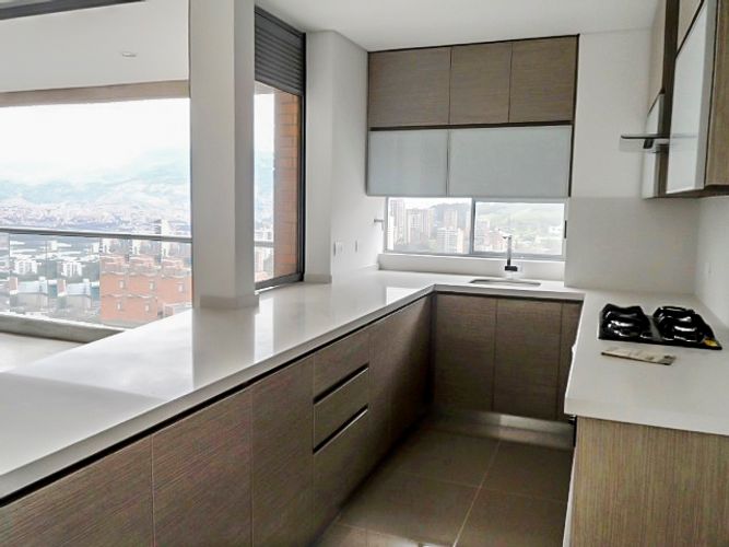 Apartamento de 3 alcobas en arriendo en El Poblado, Medellín, 140 m² · foto 4 de 16