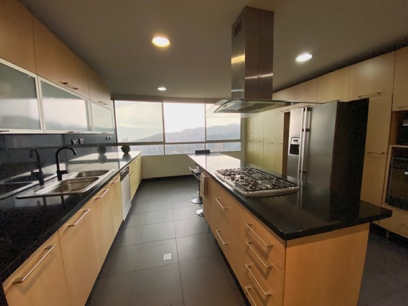 Apartamento en venta en El Poblado, Medellín · foto 6 de 24