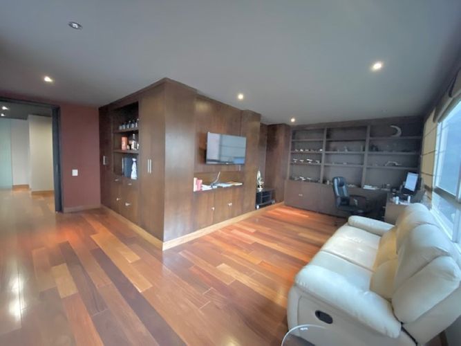 Apartamento en venta en El Poblado, Medellín · foto 8 de 24