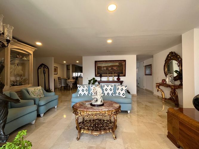 Apartamento de 2 alcobas en venta en El Poblado, Medellín, 135 m² · foto 2 de 17
