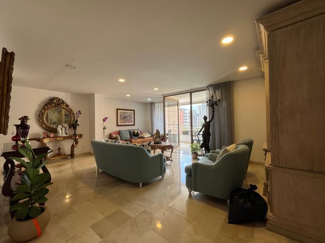 Apartamento de 2 alcobas en venta en El Poblado, Medellín, 135 m² · foto 4 de 17