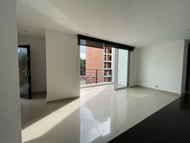Apartamento de 4 alcobas en arriendo en Laureles, Medellín, 130 m² · foto 2 de 18