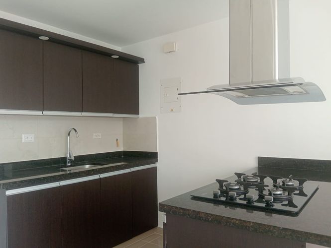 Apartamento de 4 alcobas en arriendo en Laureles, Medellín, 130 m² · foto 6 de 18