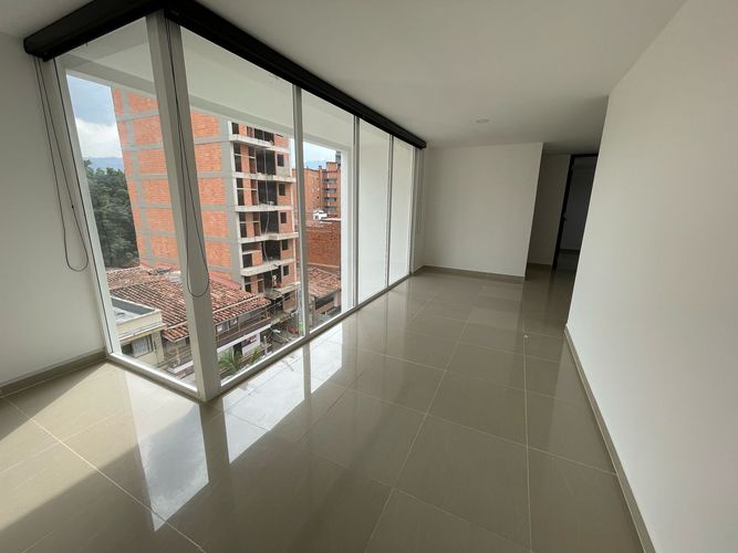 Apartamento de 4 alcobas en arriendo en Laureles, Medellín, 130 m² · foto 7 de 18
