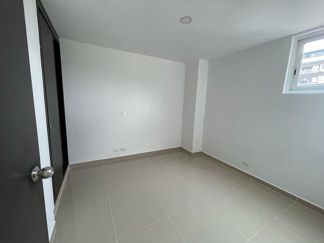 Apartamento de 4 alcobas en arriendo en Laureles, Medellín, 130 m² · foto 13 de 18