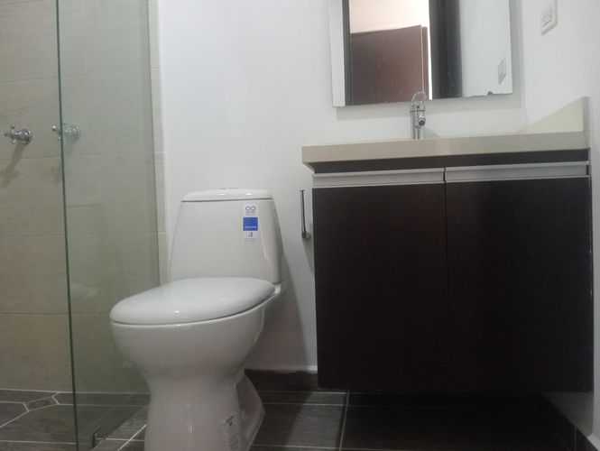 Apartamento de 4 alcobas en arriendo en Laureles, Medellín, 130 m² · foto 15 de 18