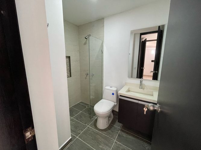 Apartamento de 4 alcobas en arriendo en Laureles, Medellín, 130 m² · foto 17 de 18