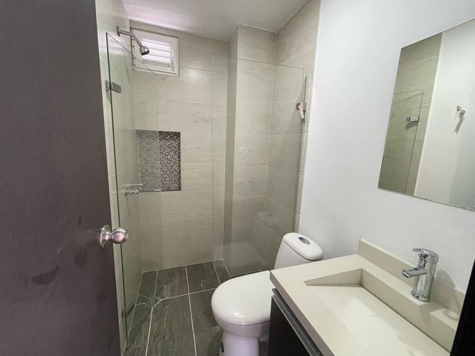 Apartamento de 4 alcobas en arriendo en Laureles, Medellín, 130 m² · foto 18 de 18