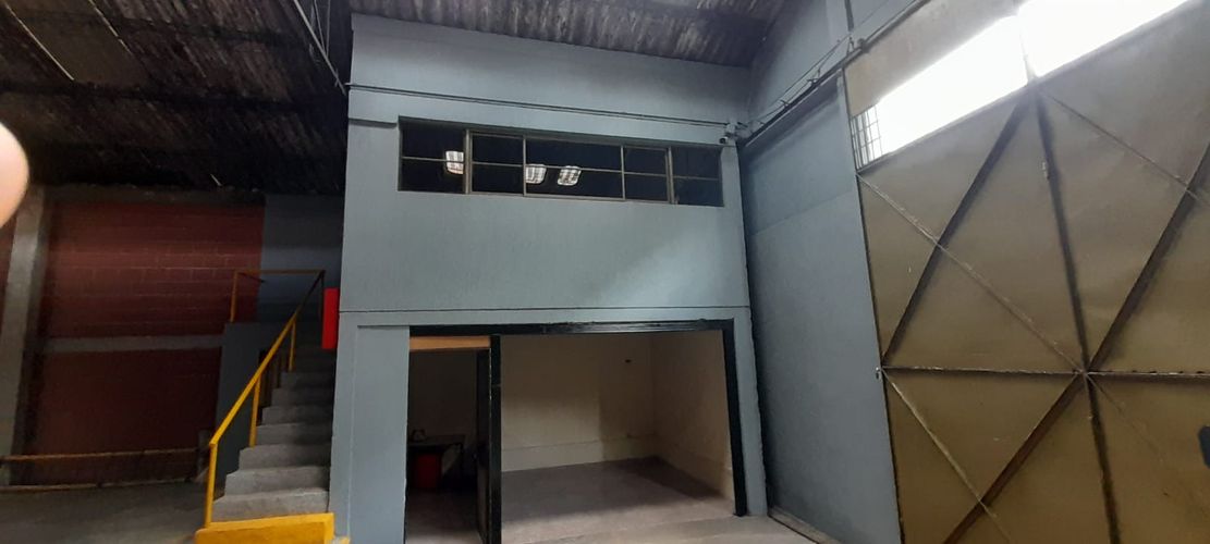 Bodega en venta en Liborio, Manizales, 430 m² · foto 2 de 5