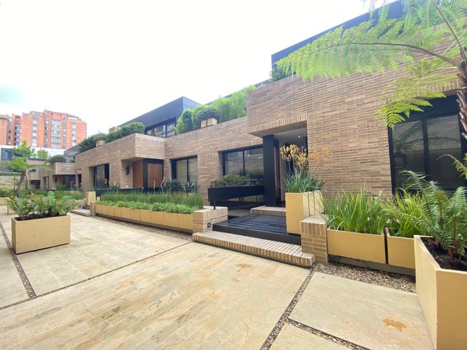 Casa de 3 alcobas en venta en Santa Barbara Alta, Bogotá, 363 m² · foto 2 de 24