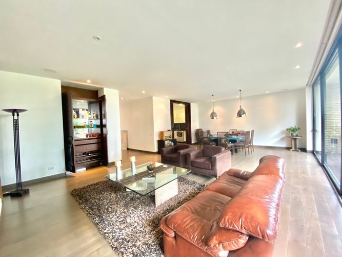 Casa de 3 alcobas en venta en Santa Barbara Alta, Bogotá, 363 m² · foto 3 de 24