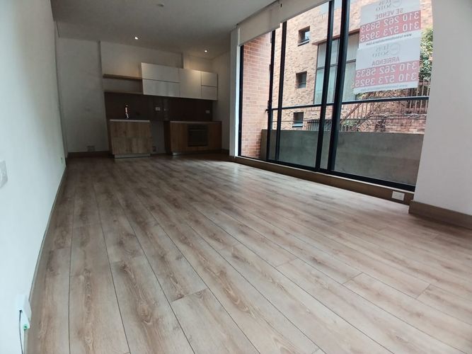 Apartamento de 1 alcoba en venta en El Refugio, Bogotá, 55 m² · foto 2 de 24