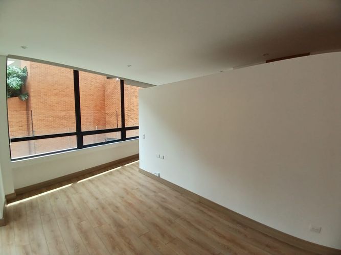 Apartamento de 1 alcoba en venta en El Refugio, Bogotá, 55 m² · foto 3 de 24