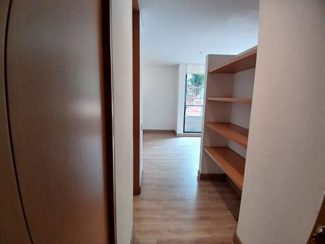 Apartamento de 1 alcoba en venta en El Refugio, Bogotá, 55 m² · foto 7 de 24