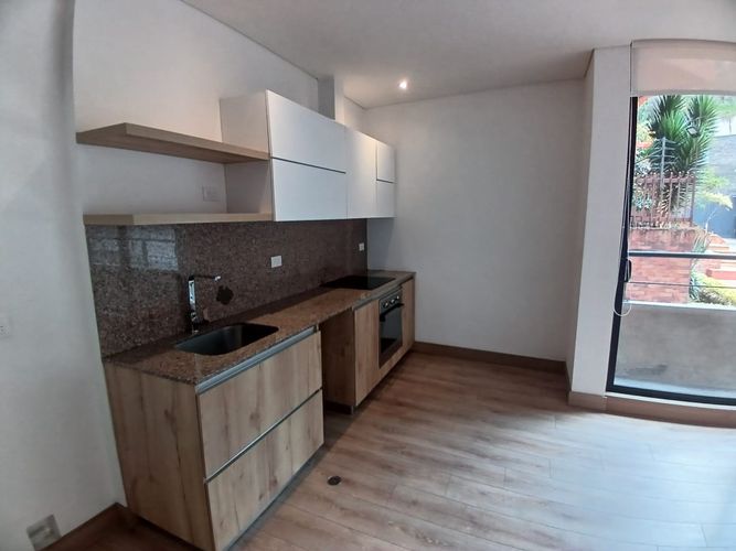 Apartamento de 1 alcoba en venta en El Refugio, Bogotá, 55 m² · foto 17 de 24