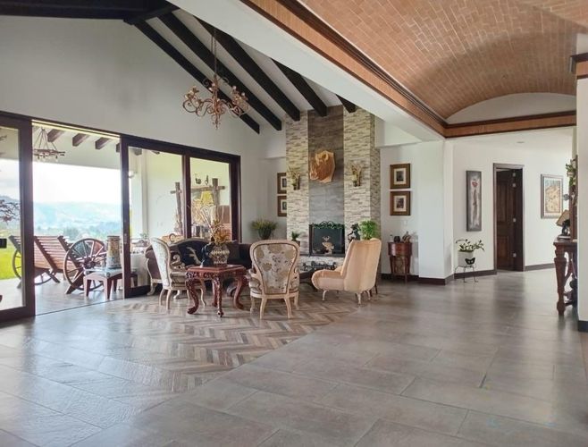 Casa de 4 alcobas en arriendo en Guarne, 500 m² · foto 4 de 19
