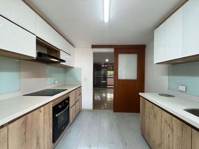 Apartamento de 2 alcobas en arriendo en El Poblado, Medellín, 86 m² · foto 5 de 16