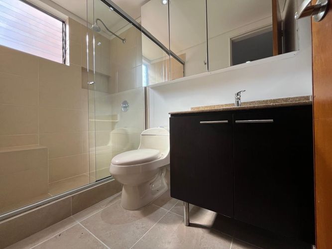 Apartamento de 2 alcobas en arriendo en El Poblado, Medellín, 86 m² · foto 14 de 16