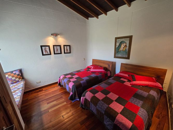Casa de 3 alcobas en venta en Vallano, Sabaneta, 186 m² · foto 11 de 24