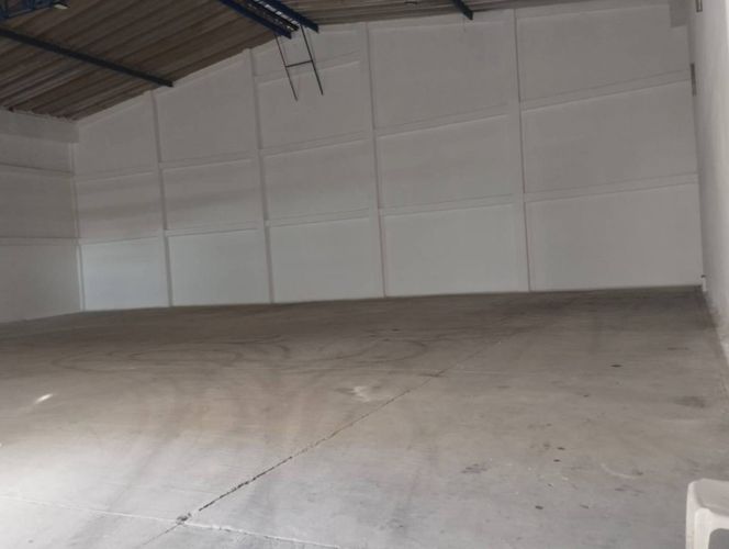 Bodega en arriendo en La Floresta, Barranquilla, 750 m² · foto 4 de 5