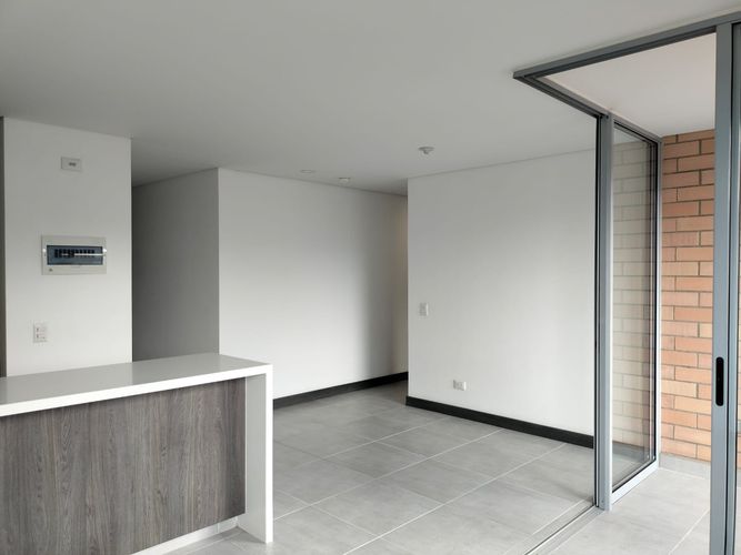 Apartamento de 2 alcobas en arriendo en El Poblado, Medellín, 84 m² · foto 3 de 17
