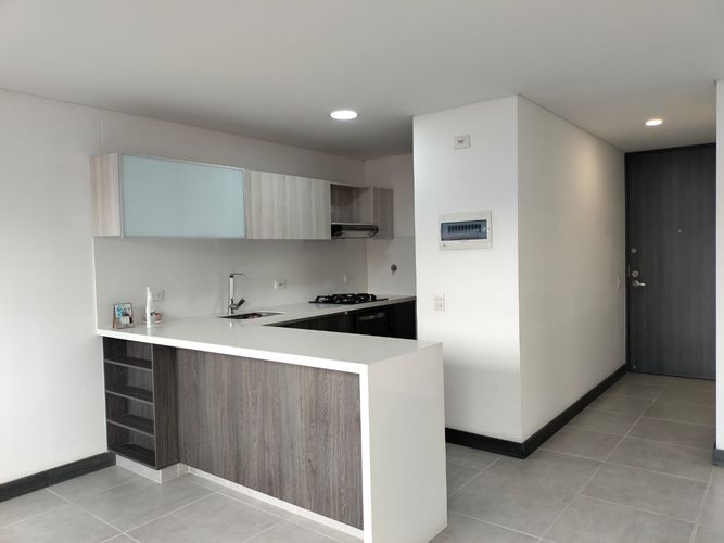 Apartamento de 2 alcobas en arriendo en El Poblado, Medellín, 84 m² · foto 5 de 17
