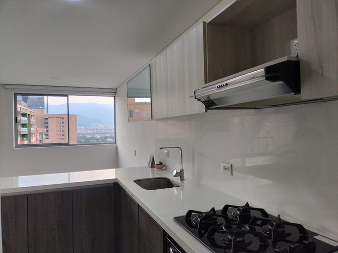 Apartamento de 2 alcobas en arriendo en El Poblado, Medellín, 84 m² · foto 6 de 17