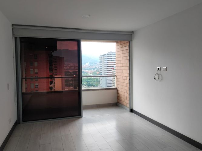 Apartamento de 2 alcobas en arriendo en El Poblado, Medellín, 84 m² · foto 9 de 17