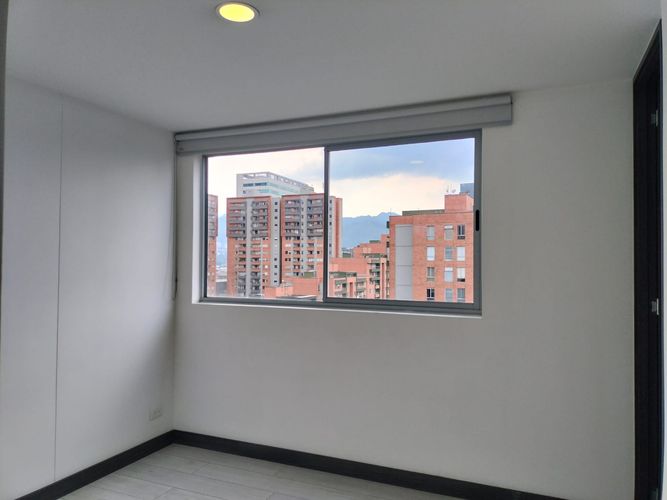 Apartamento de 2 alcobas en arriendo en El Poblado, Medellín, 84 m² · foto 11 de 17
