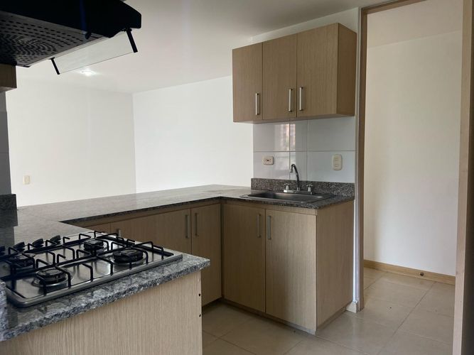 Apartamento de 3 alcobas en arriendo en San Jose, Sabaneta, 92 m² · foto 7 de 20