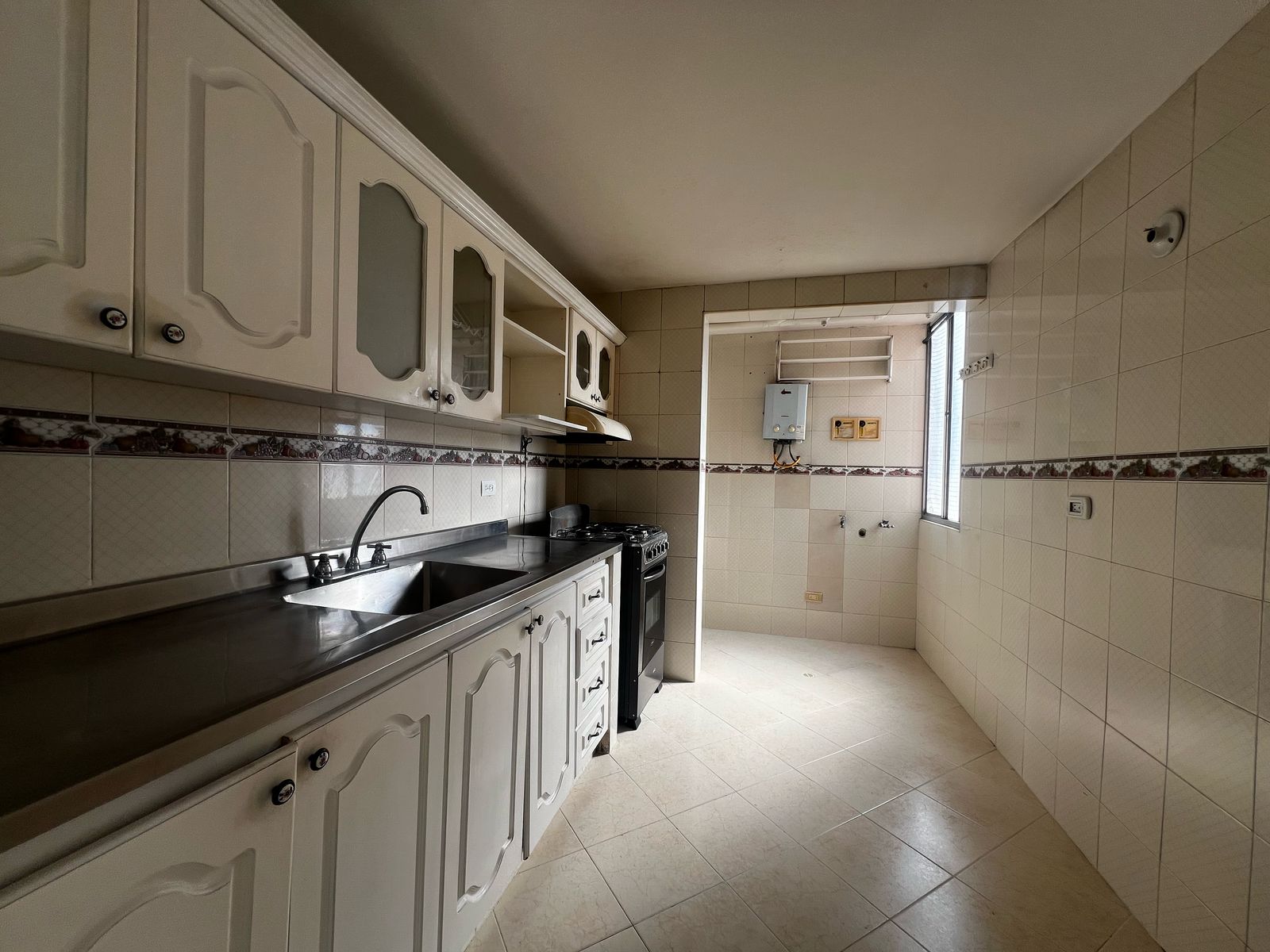 Apartamento en arriendo en Uribe Angel, Envigado · foto 4 de 14
