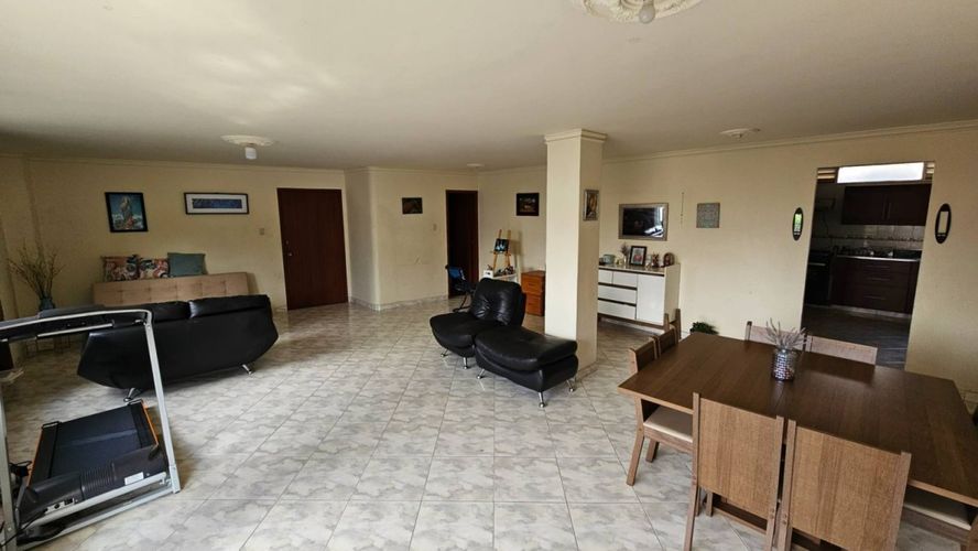 Apartamento de 4 alcobas en venta en Sotomayor, Bucaramanga, 220 m² · foto 3 de 9