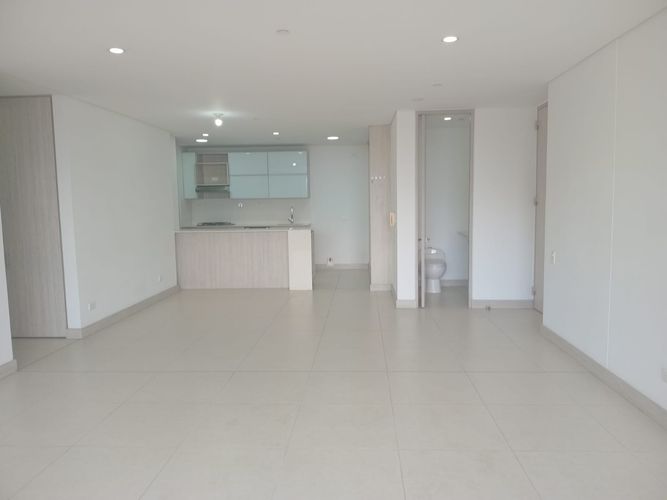 Apartamento de 3 alcobas en arriendo en El Poblado, Medellín, 135 m² · foto 3 de 20