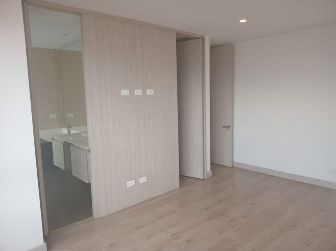 Apartamento de 3 alcobas en arriendo en El Poblado, Medellín, 135 m² · foto 15 de 20