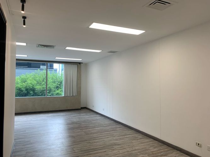 Oficina en arriendo en El Poblado, Medellín, 45 m² · foto 2 de 9