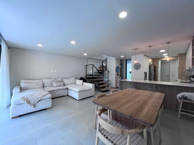 Casa de 3 alcobas en venta en Loma El Atravesado, Envigado, 179 m² · foto 2 de 20