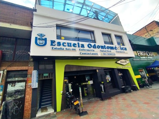 Casa de 4 alcobas en venta en Engativá, Bogotá, 800 m² · foto 3 de 24