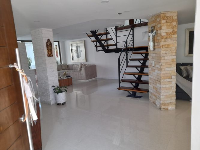 Casa de 4 alcobas en venta en San Jose De Bavaria, Bogotá, 335 m² · foto 2 de 24