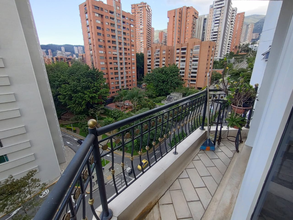 Apartamento en venta en El Poblado, Medellín 5