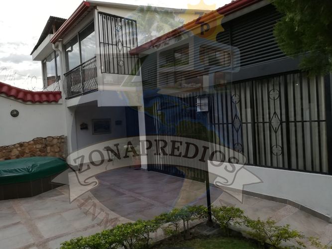 Casa de 5 alcobas en venta en Girardot, Girardot, 260 m² · foto 3 de 10