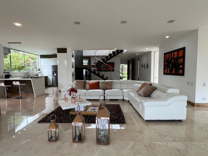 Casa de 4 alcobas en arriendo en Las Palmas, Envigado, 450 m² · foto 4 de 20