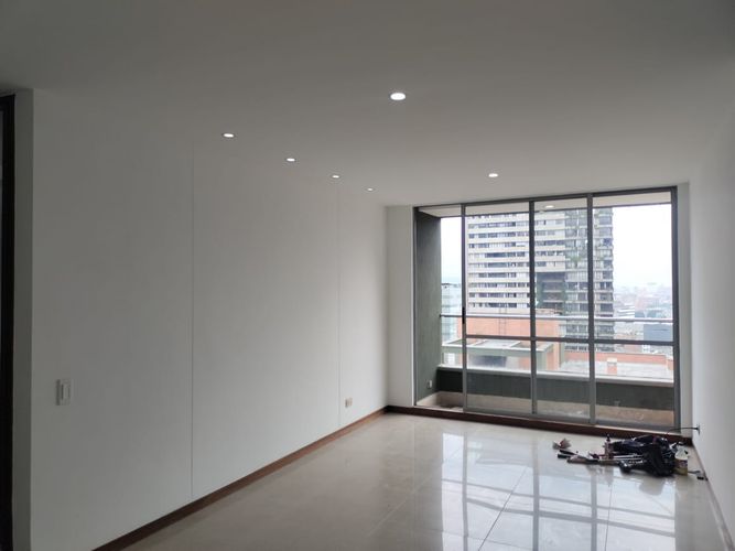 Apartamento de 2 alcobas en arriendo en El Poblado, Medellín, 74 m² · foto 2 de 15