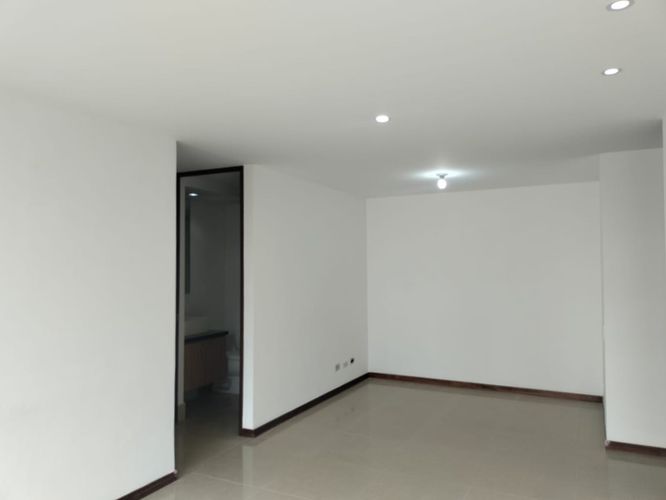 Apartamento de 2 alcobas en arriendo en El Poblado, Medellín, 74 m² · foto 3 de 15