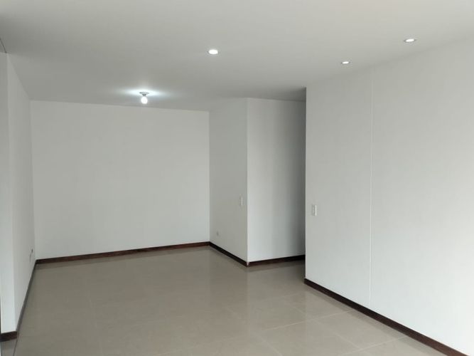 Apartamento de 2 alcobas en arriendo en El Poblado, Medellín, 74 m² · foto 4 de 15