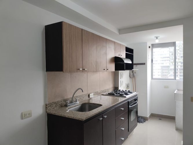 Apartamento de 2 alcobas en arriendo en El Poblado, Medellín, 74 m² · foto 5 de 15